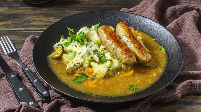 Plate of Dutch stamppot with potatoes, kale, and sausages