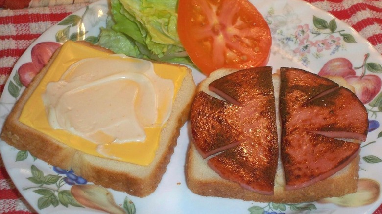 Clyde Barrow's last meal fried bologna sandwich with American cheese