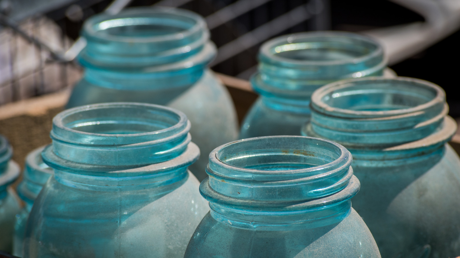 <a href="https://www.foodrepublic.com/1966367/number-on-vintage-mason-jar-make-valuable/" target="_blank">The Number On Vintage Mason Jars That Makes Them More Valuable</a>