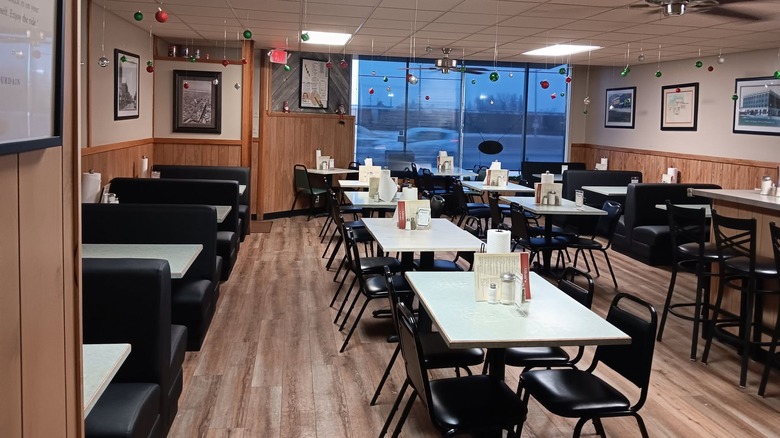 Interior view of Ohm's Café's booths and tables