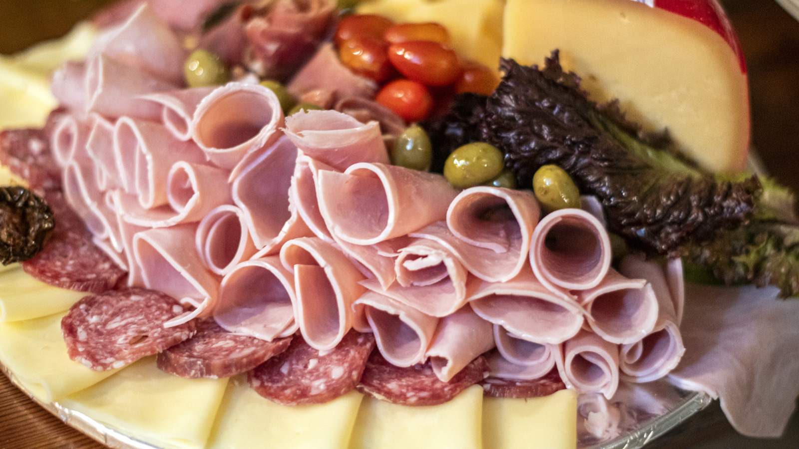<a href="https://www.foodrepublic.com/1966532/once-popular-deli-meat-olive-loaf/" target="_blank">The Once-Popular Deli Meat No One Eats Anymore</a>