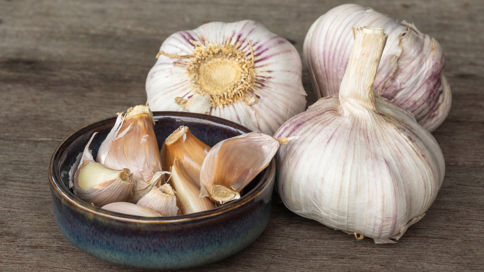 The One Basic Ingredient That Eliminates Garlic Breath