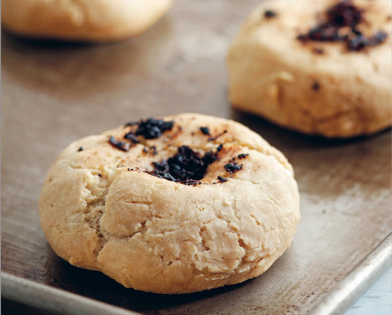 The classic, beloved Jewish onion and poppy seed bread — now gluten-free!