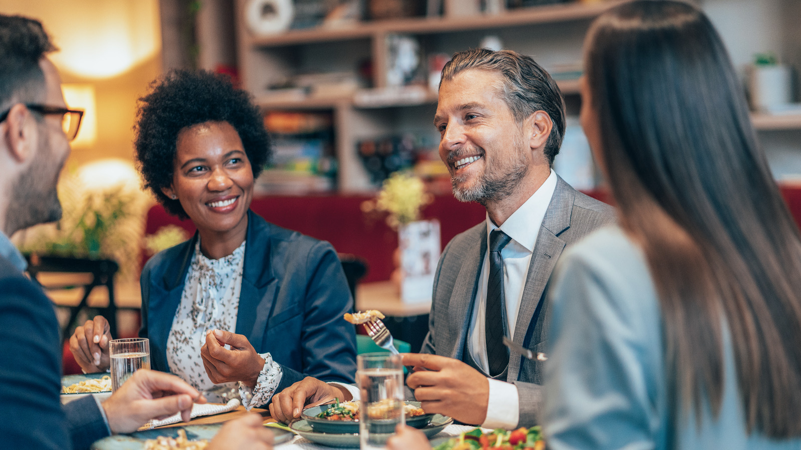 The Ordering Etiquette To Avoid An Awkward Business Lunch the-ordering-etiquette-to-avoid-an-awkward-business-lunch