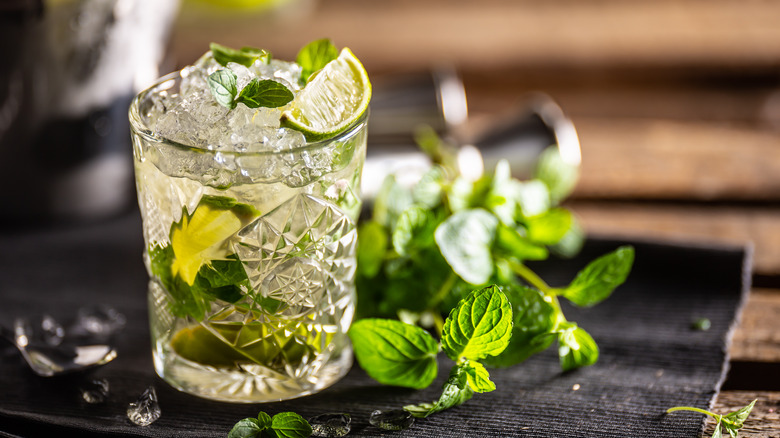 mojito cocktail on bar