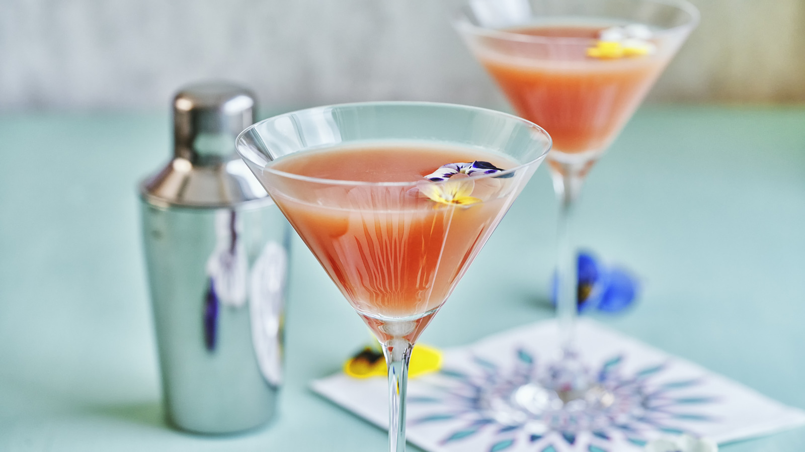 The Perfect Grapefruit Summer Cocktail You Can Make With Only 2 Ingredients