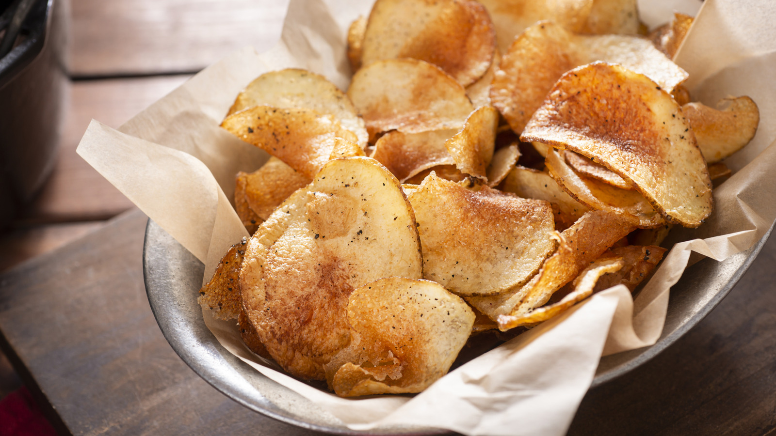 <a href="https://www.foodrepublic.com/2010710/popular-condiment-add-potato-chips-ketchup/" target="_blank">The Popular Condiment That Belongs On Potato Chips</a>