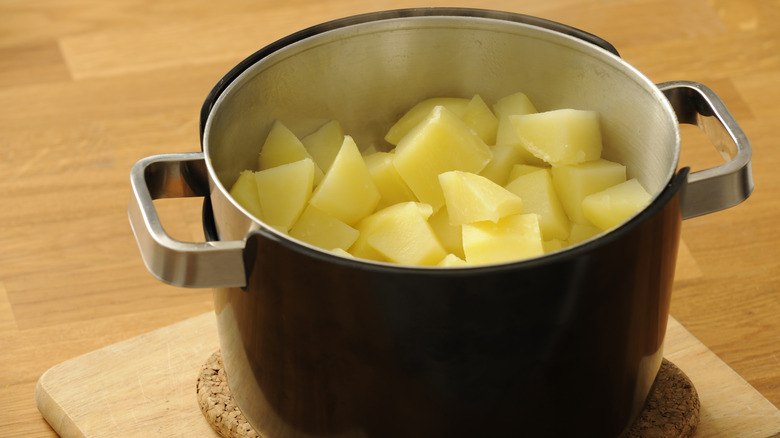 a pot of boiled potatoes