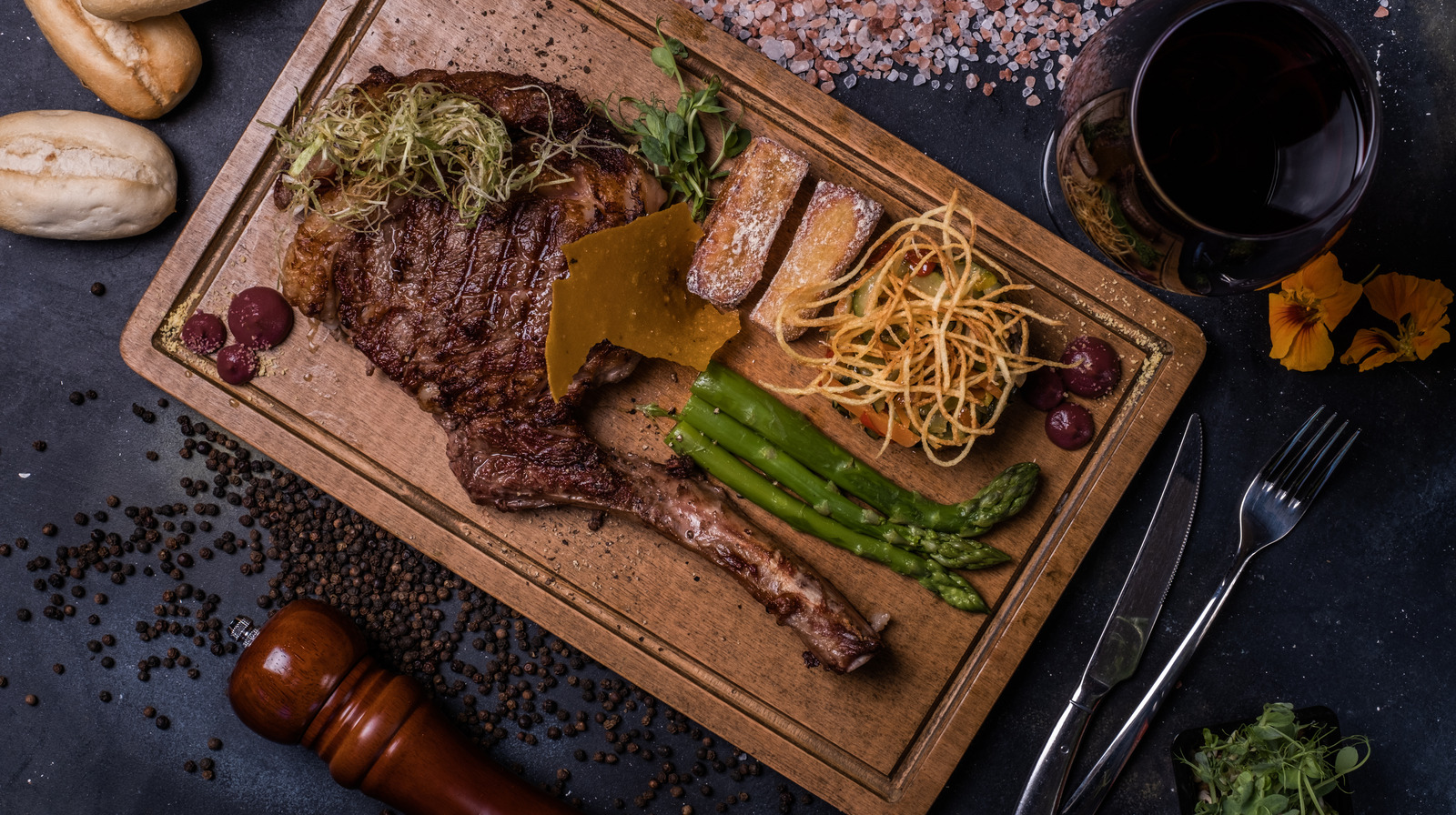 The Proper Etiquette For Cutting Meat At A Steakhouse