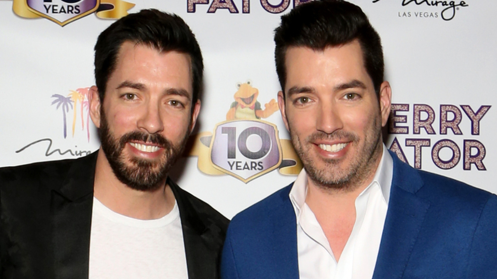 <a href="https://www.foodrepublic.com/2168190/property-brothers-ideal-kitchen-cabinet-color-scheme/" target="_blank">The Property Brothers’ Ideal Cabinet Color Scheme For Your Kitchen</a>