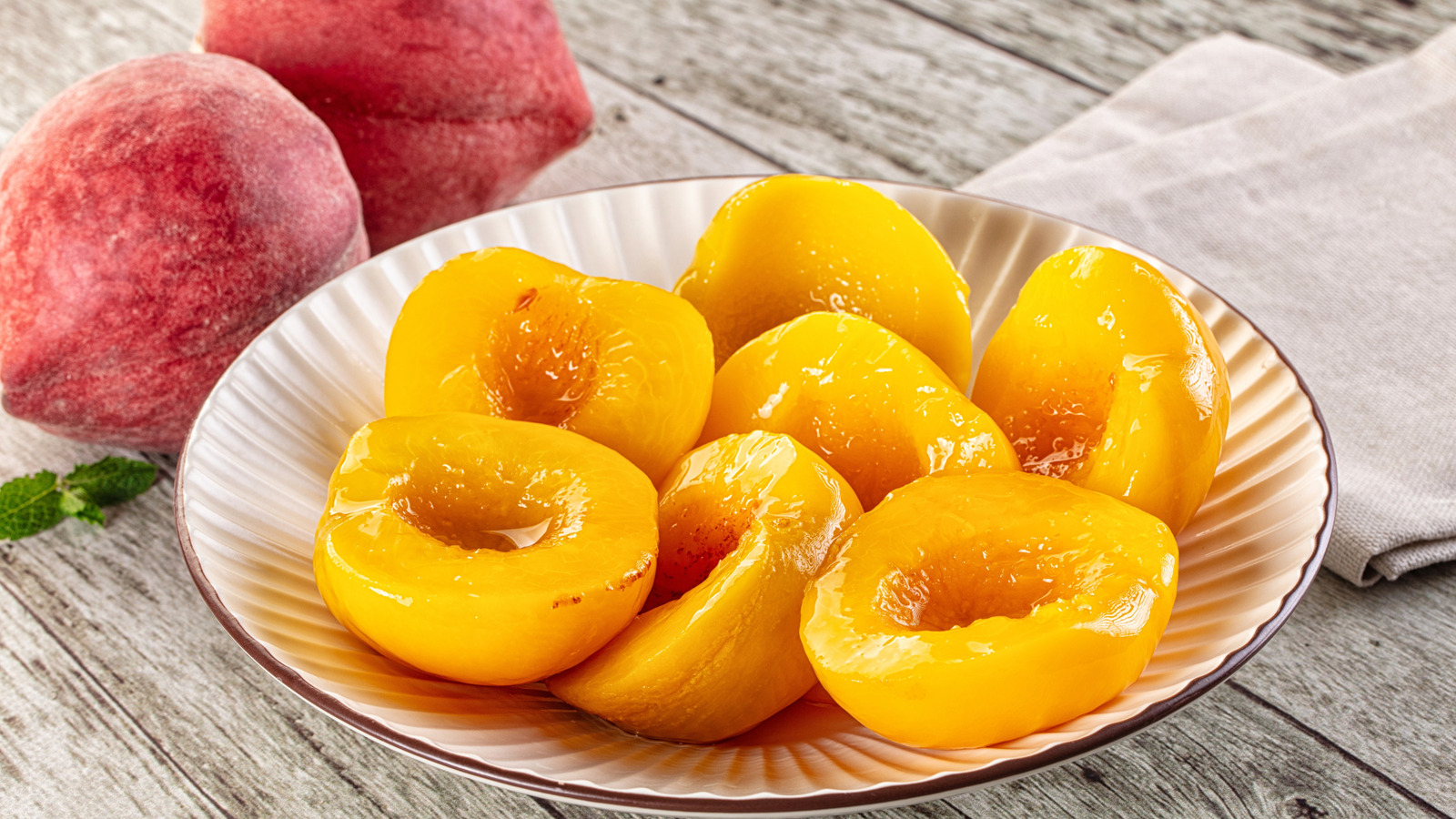 <a href="https://www.foodrepublic.com/1990473/ratio-best-canned-peaches/" target="_blank">The Ratio You Should Know For The Best Canned Peaches</a>