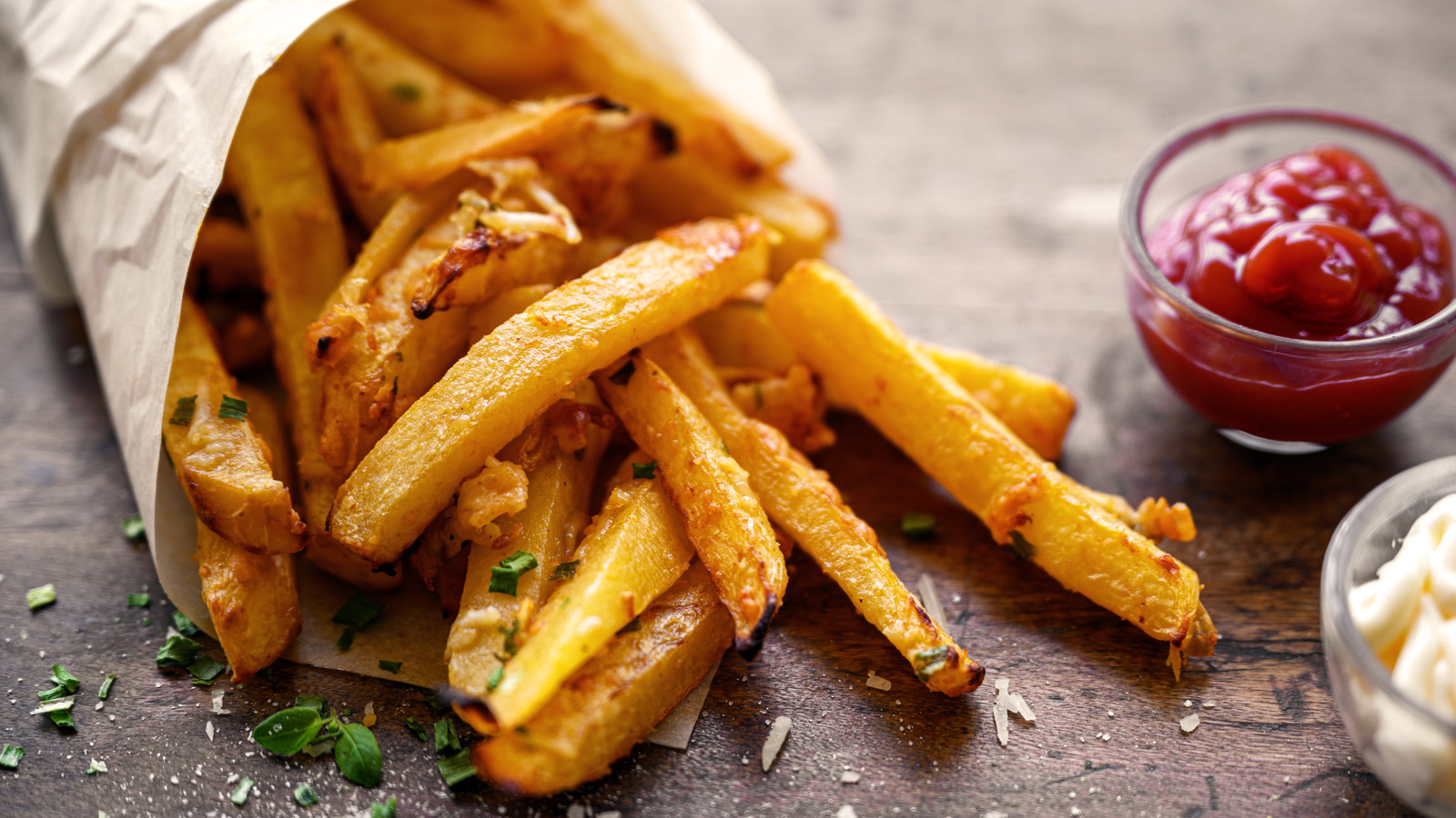 The Reason French Fries Turn Golden Yellow When They're Cooked