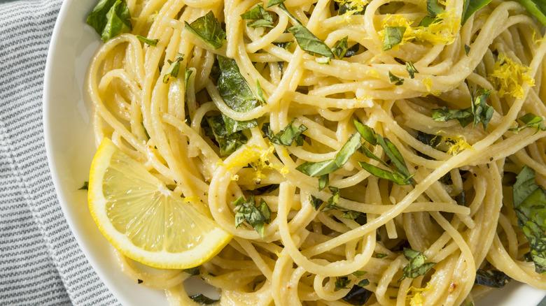 A plate of lemon spaghetti