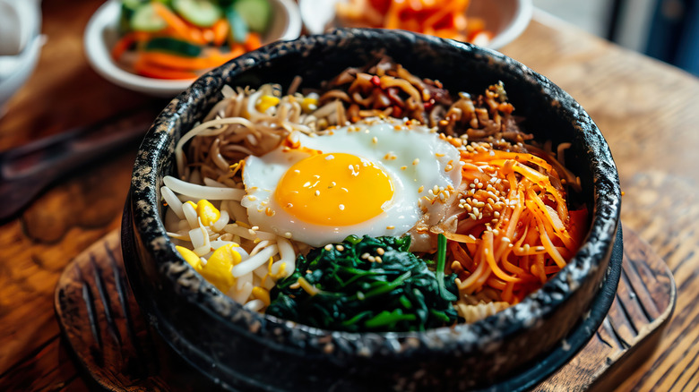 Dolsot bibimbap.