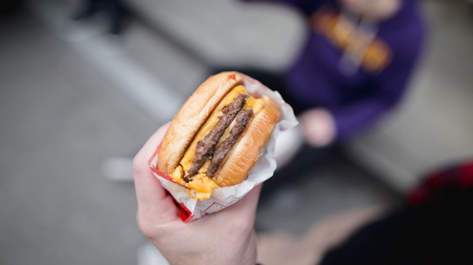 <a href="https://www.foodrepublic.com/1883878/cheap-burger-chain-washington-dicks/" target="_blank">The Retro Burger Chain Washingtonians Love For A Cheap Bite</a>
