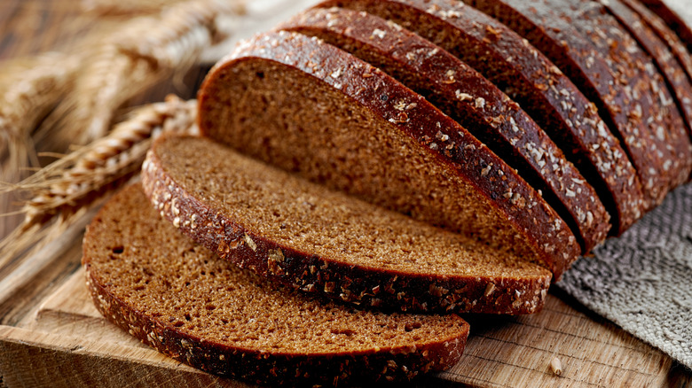 Sliced rye bread on cutting board