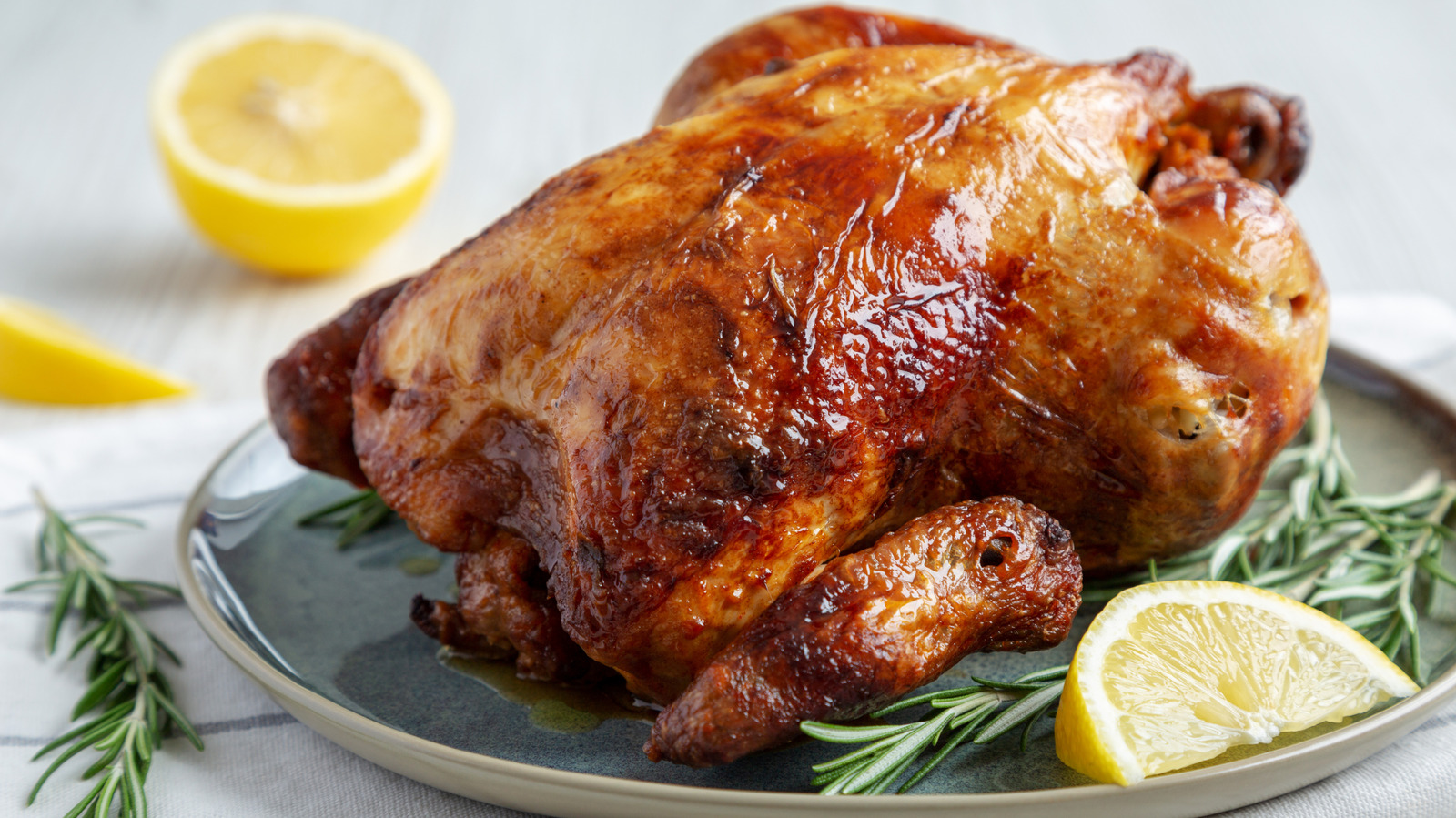 <a href="https://www.foodrepublic.com/2208187/simple-fridge-mistake-storing-rotisserie-chicken/" target="_blank">The Simple Mistake To Avoid When Storing Rotisserie Chicken In Your Fridge</a>