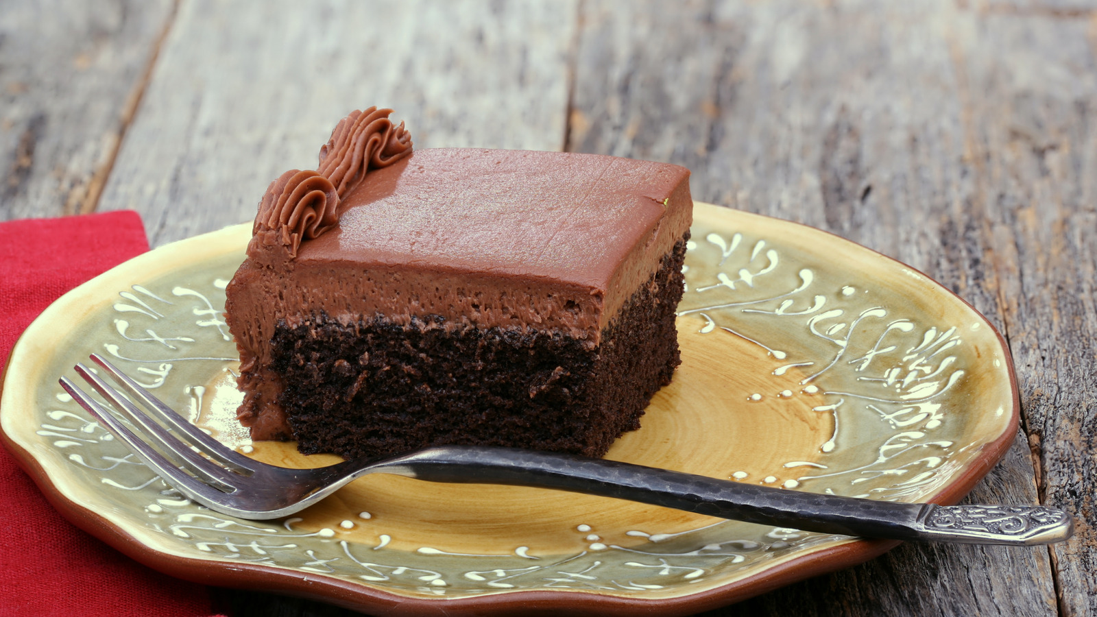 <a href="https://www.foodrepublic.com/1724170/trader-joes-mini-sheet-cake-presentation-hack/" target="_blank">The Simply Beautiful Way To Transform Trader Joe’s Mini Sheet Cakes</a>