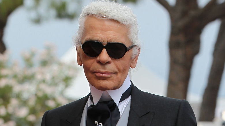 Karl Lagerfeld wearing sunglasses