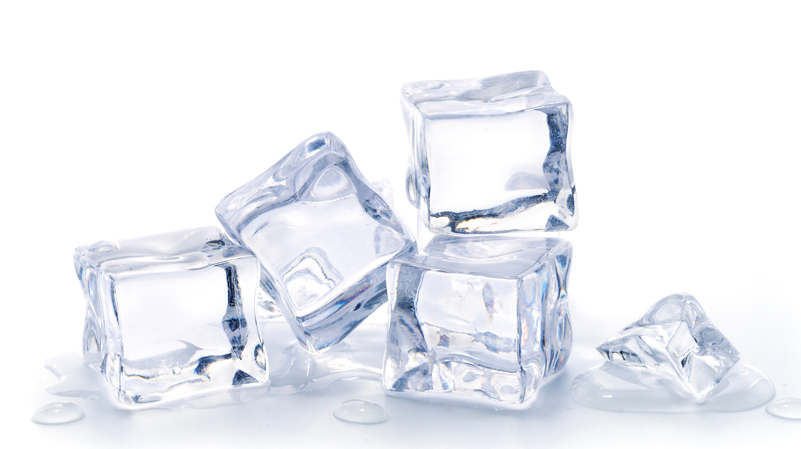<a href="https://www.foodrepublic.com/1750227/special-molds-clear-ice/" target="_blank">The Specialized Molds You Need To Make Clear Ice</a>
