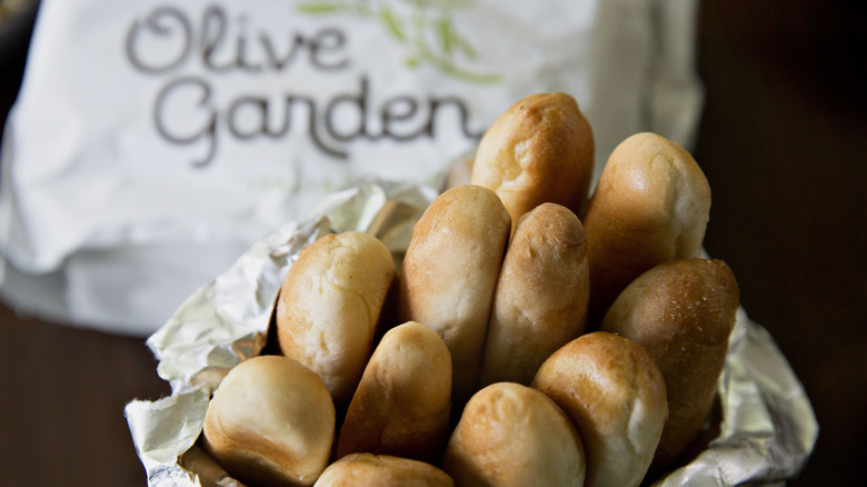 Olive Garden breadsticks in front of to-go bag