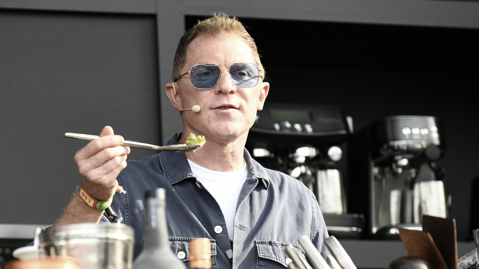 The Step Bobby Flay Recommends For Fried Chicken That's 10x Crispier