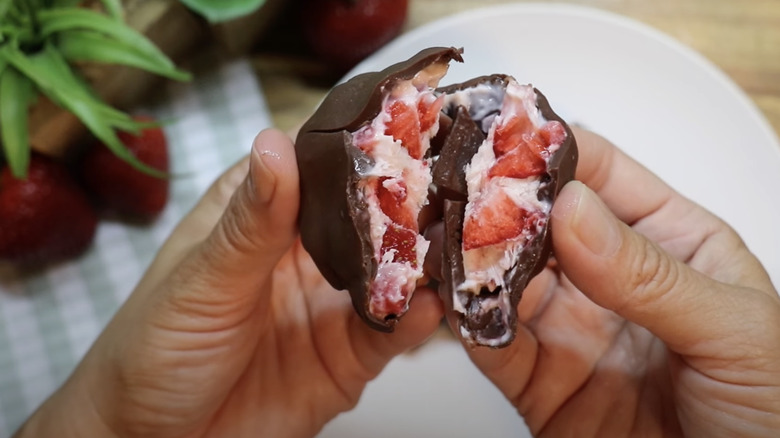 Strawberry chocolate bites