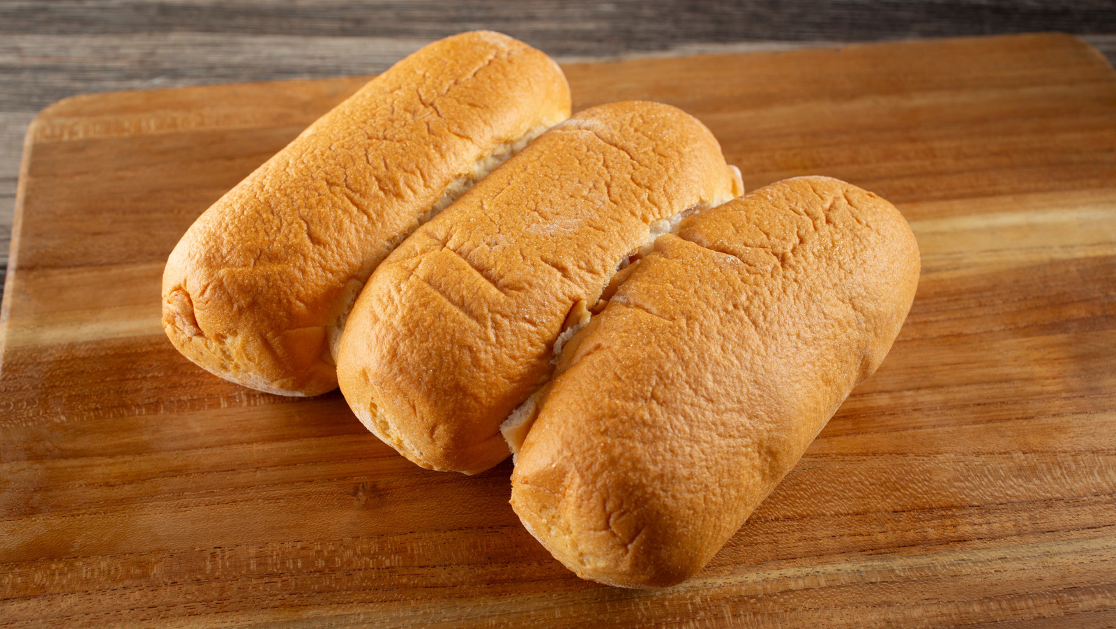 <a href="https://www.foodrepublic.com/1869164/make-french-toast-hot-dog-buns/" target="_blank">The Tasty Way To Use Hot Dog Buns For A Breakfast Treat</a>