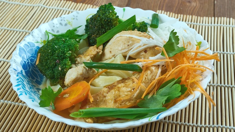 moo goo gai pan in bowl on bamboo placemat
