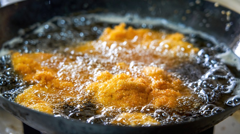 Frying cutlets in skillet