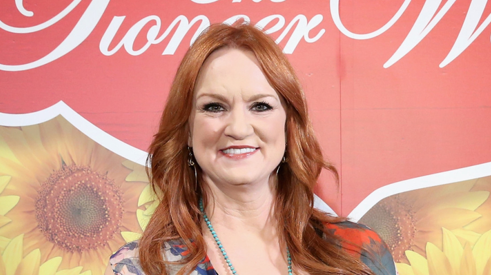 <a href="https://www.foodrepublic.com/1936334/ree-drummond-three-ingredient-ranch-water/" target="_blank">The Trendy 3-Ingredient Cocktail Ree Drummond Sips On Labor Day</a>