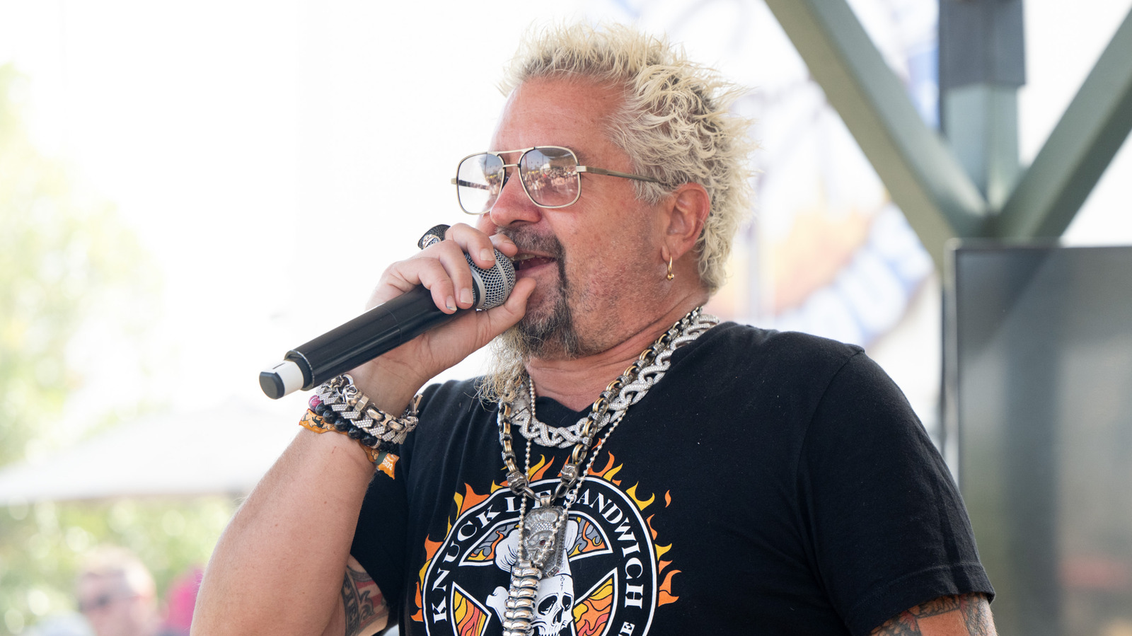 <a href="https://www.foodrepublic.com/1901421/truth-guy-fieri-food-network-lawsuit/" target="_blank">The Truth About Guy Fieri’s Food Network Lawsuit</a>