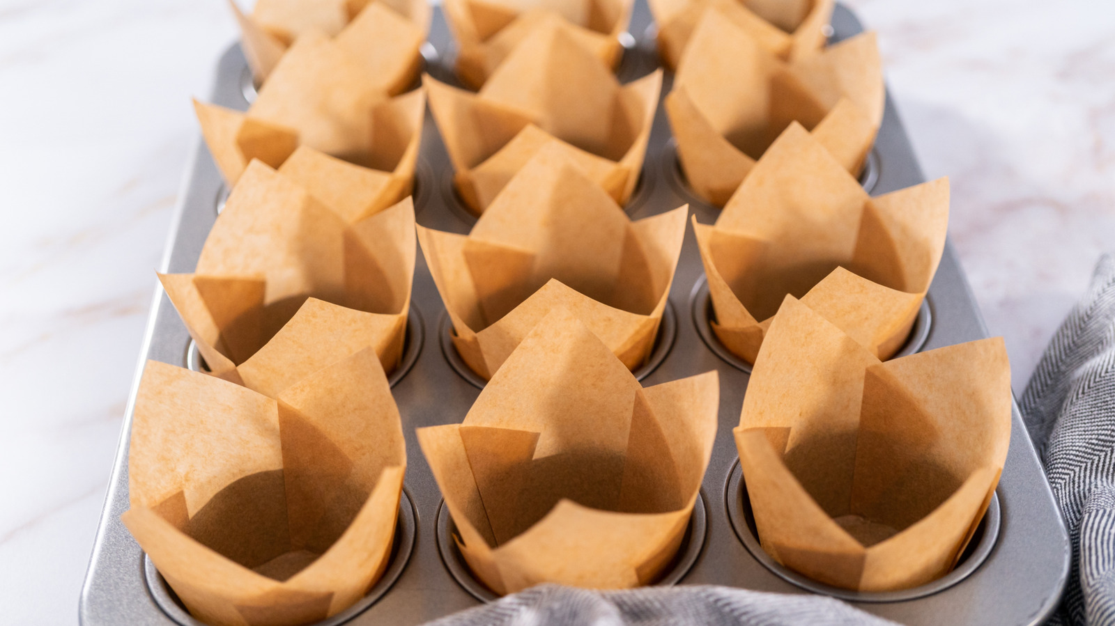 <a href="https://www.foodrepublic.com/1962832/tulip-method-parchment-paper-muffin-liners/" target="_blank">The Tulip Method For Perfectly-Shaped Parchment Paper Muffin Liners</a>