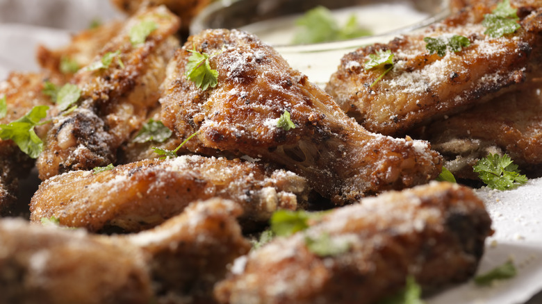Crispy chicken wings served with ranch