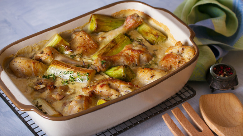 Braised leek with chicken and thyme.