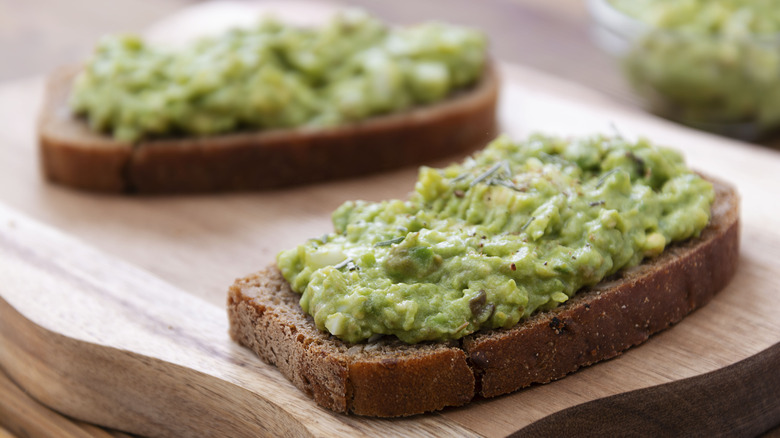 Mashed avocado on toast