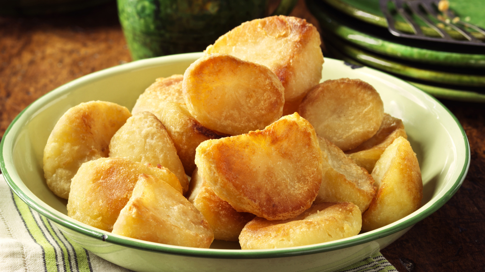<a href="https://www.foodrepublic.com/1793557/crispy-roast-potatoes-semolina/" target="_blank">The Unexpected Secret To The Crispiest Roast Potatoes</a>