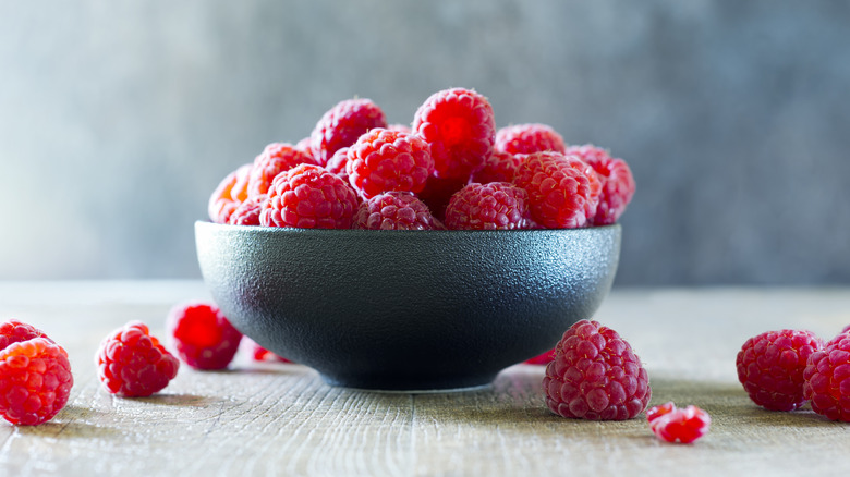 bowl of fresh raspberries