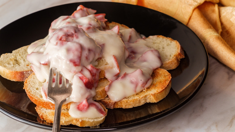 A plate of chipped beef on toast in white gravy