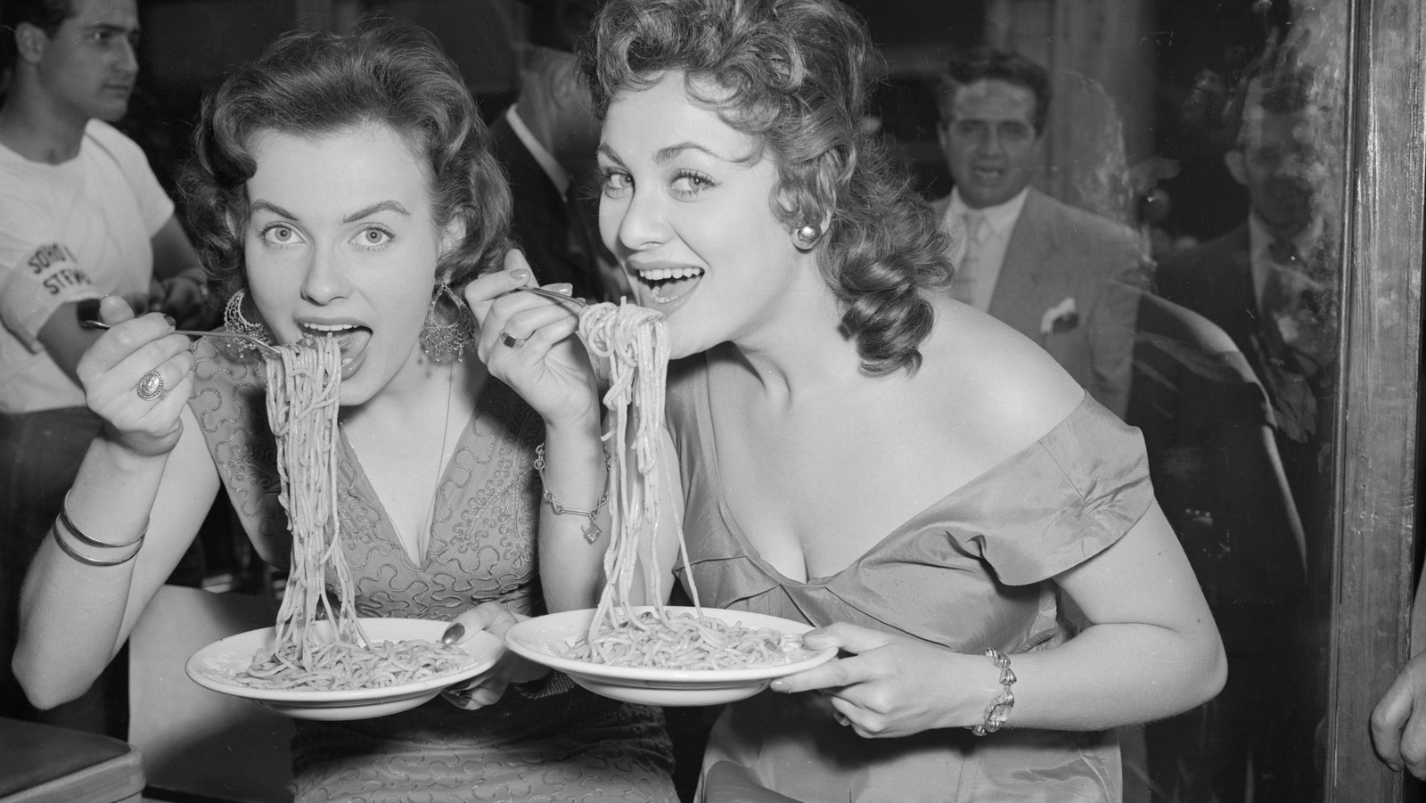 <a href="https://www.foodrepublic.com/1962242/vintage-pasta-dish-wont-find-restaurants-anymore/" target="_blank">You Won’t Be Able To Find This Vintage Pasta Dish In Restaurants Anymore</a>