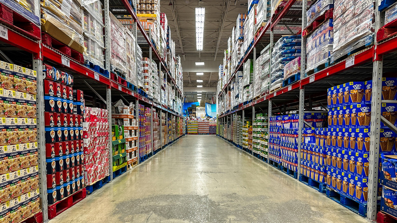 Aisle of Sam's club with oatmeal and pop tarts