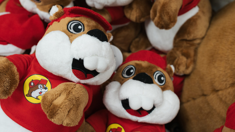 A pile of beaver plushies sits in a Buc-ee's