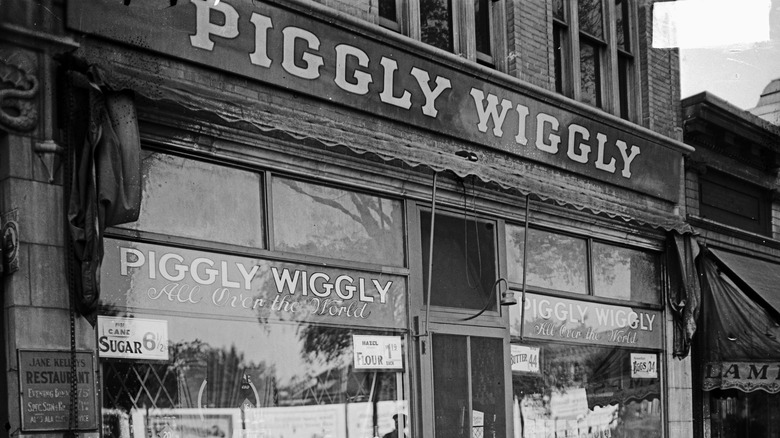 Piggly Wiggly storefront