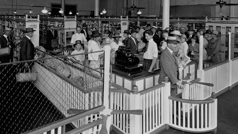 Piggly Wiggly interior