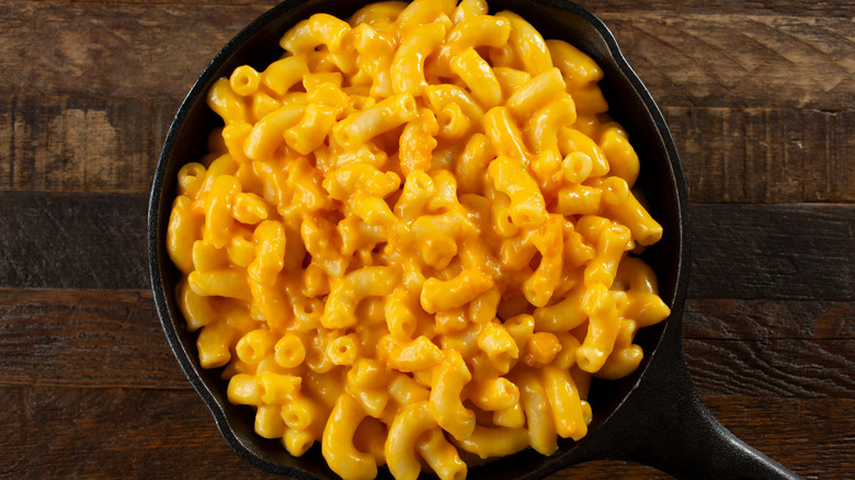 mac and cheese in a skillet