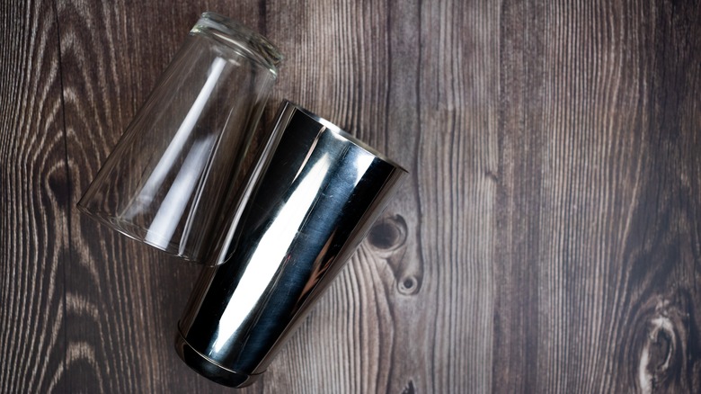 Boston shaker with pint glass