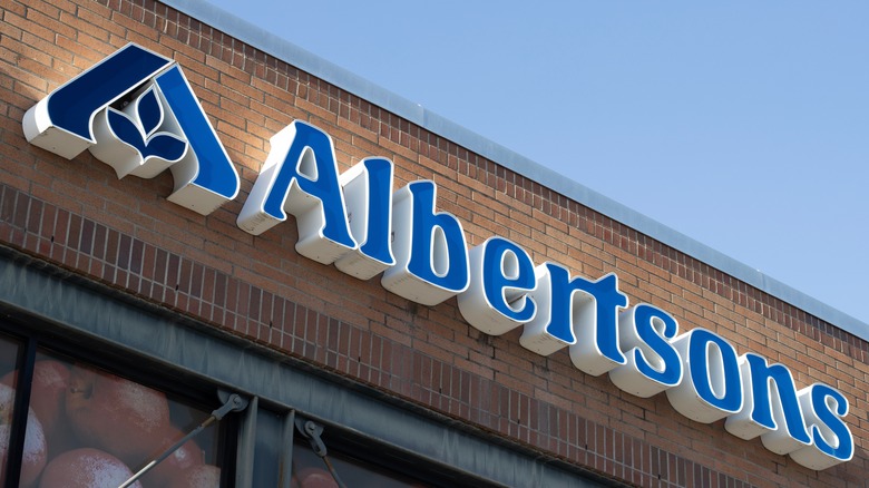 Albertsons sign and logo affixed to a brick facade