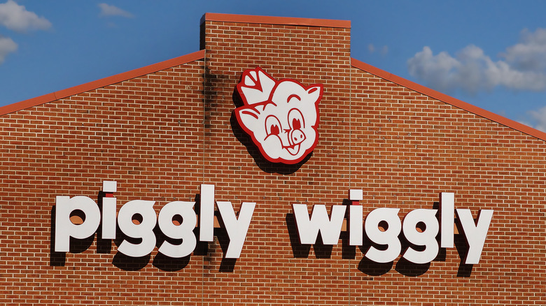 Brick exterior of a Piggly Wiggly with the chain's mascot
