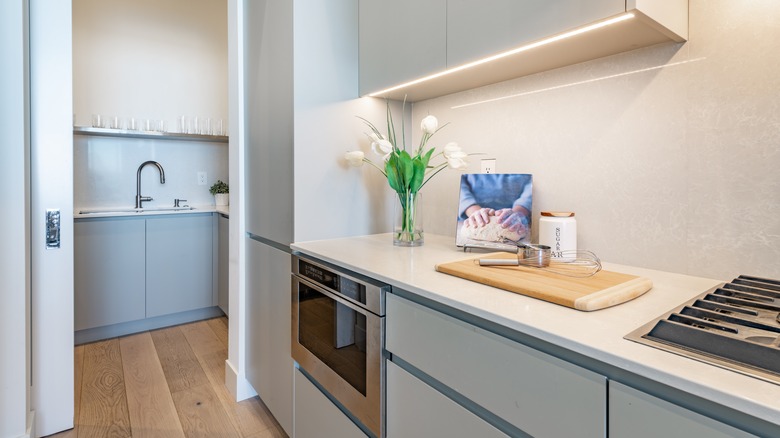 Closed concept kitchen with added room