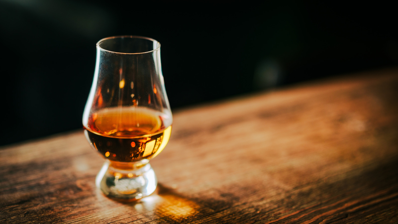 <a href="https://www.foodrepublic.com/1966687/bourbons-arent-worth-high-price-tag/" target="_blank">These 9 Bourbons Aren’t Worth The High Price Tag</a>